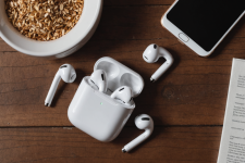 Exploring the Apple AirPods Pro: Features, Reviews, and a Guide to Purchase in Moscow