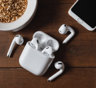 Exploring the Apple AirPods Pro: Features, Reviews, and a Guide to Purchase in Moscow