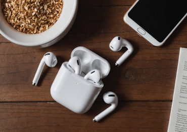 Exploring the Apple AirPods Pro: Features, Reviews, and a Guide to Purchase in Moscow